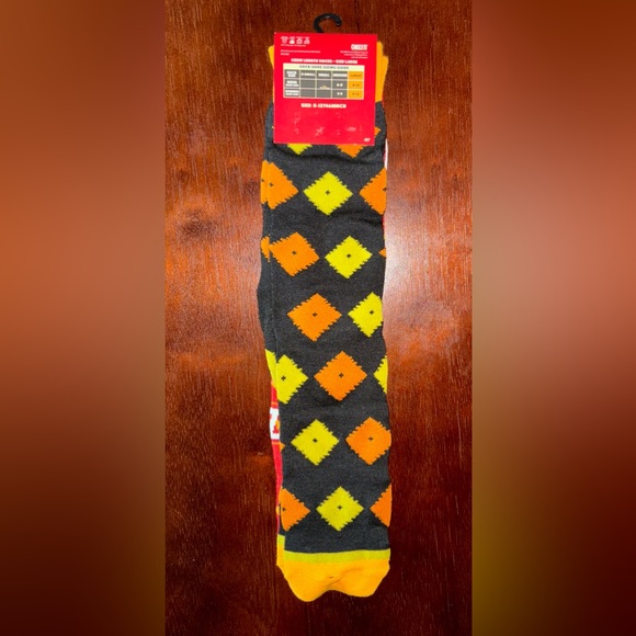 CHEEZ-IT NOVELTY CREW SOCKS NWT MEN’S SHOE SIZE 8-12 - Picture 2 of 2